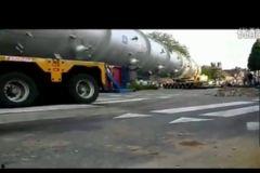 越南国产卡车车祸视频大全,揭示道路安全警示