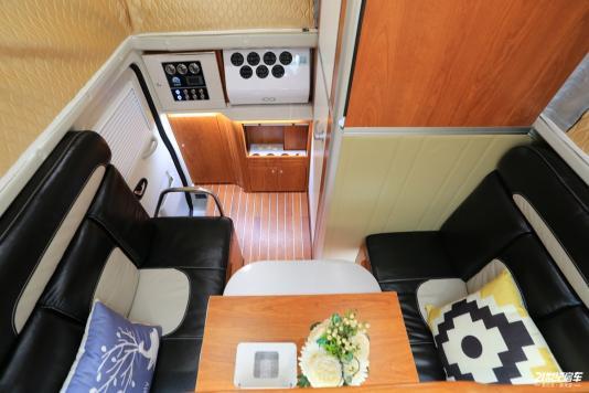 国产升顶皮卡房车视频,移动家园的舒适体验之旅