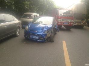 国产轿车被撞视频大全,视频大全揭示行车安全真相