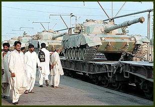 国产vt4坦克运输视频