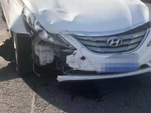 国产两辆车相撞事故视频